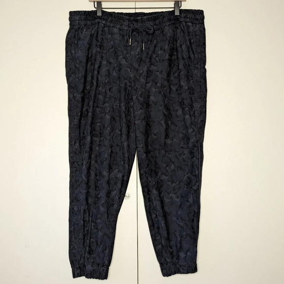 Athleta Printed Farallon Jogger Stratum Camo Navy‎ Blue Black Women's Size 18 - Picture 2 of 7